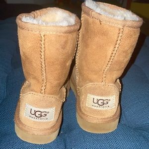 UGG boots Toddler Girls Classic ll